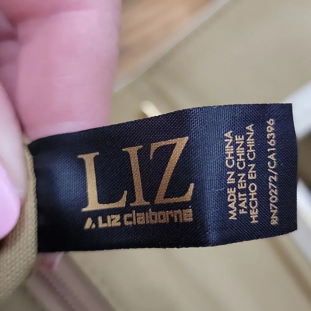 Liz Claiborne. Elegant Cream Crossbody Bag with Gold Chain. EUC